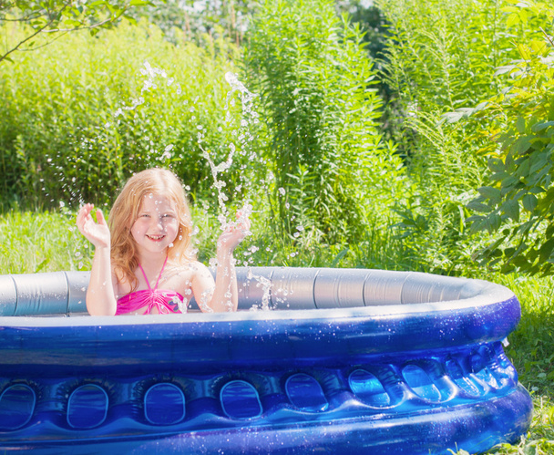Girl in swimming pool - Valokuva, kuva