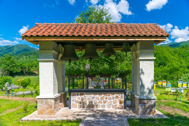 Gyönyörű bell tower ine kolostor Moraca. Montenegró. - Fotó, kép