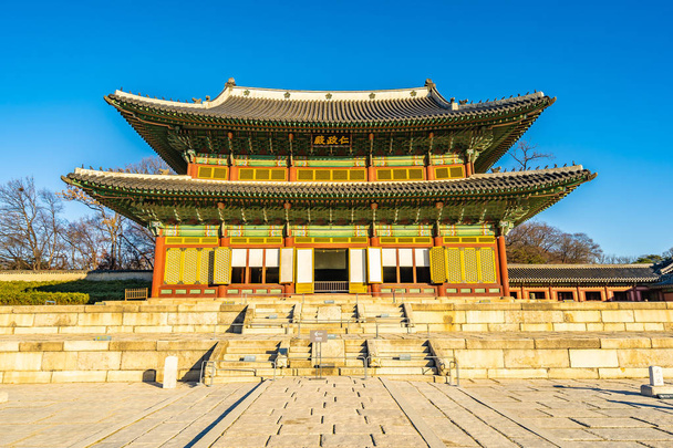 Hermoso edificio de arquitectura Palacio de Changdeokgung hito en la ciudad de Seúl Corea del Sur
 - Foto, Imagen
