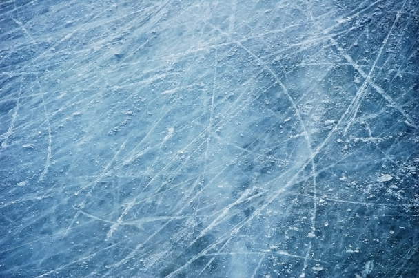 Kratzer auf der Oberfläche des Eises - Foto, Bild