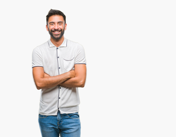 Hombre hispano adulto sobre fondo aislado rostro feliz sonriendo con los brazos cruzados mirando a la cámara. Persona positiva
. - Foto, imagen