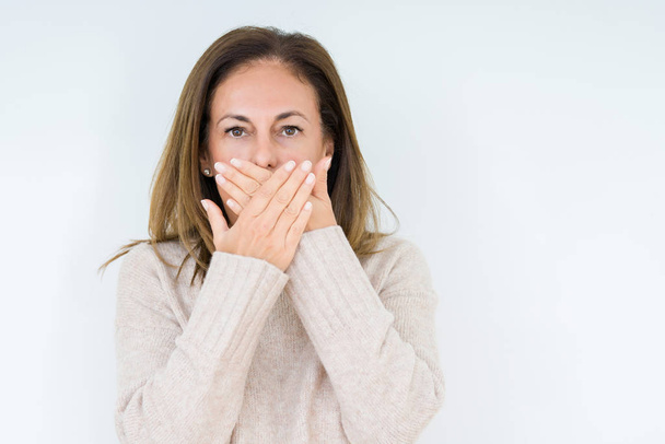 Beautiful middle age woman over isolated background shocked covering mouth with hands for mistake. Secret concept. - Fotoğraf, Görsel