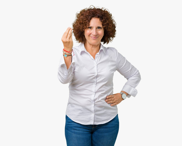 Belle moyenne âge senior hommes d'affaires femme sur fond isolé Faire geste italien avec la main et les doigts expression confiante
 - Photo, image
