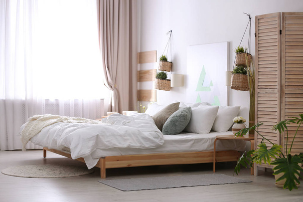 Stylish apartment with large comfortable bed. Room interior - Valokuva, kuva