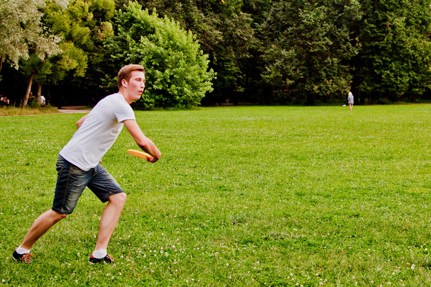 man playing frisbee - Fotografie, Obrázek