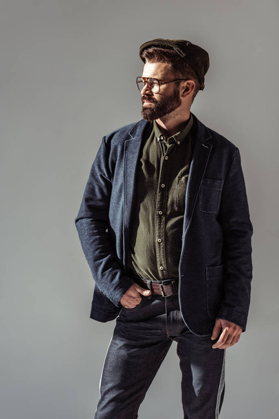 handsome bearded man with hand in pocket isolated on grey - Fotografie, Obrázek