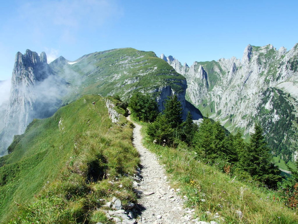 Paysage et environnement de la chaîne de montagnes d'Alpstein - Canton d'Appenzell Innerrhoden, Suisse
 - Photo, image