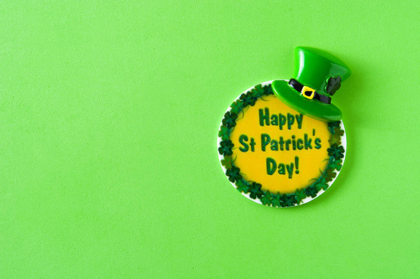 Yeşil zemin üzerine St Patrick günü simgeler. Boşaltmak - Fotoğraf, Görsel