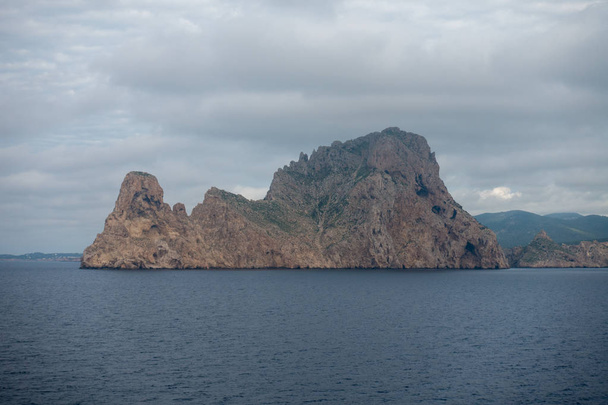 A sziget es vedra hátulról egy csónakot, Spanyolország - Fotó, kép
