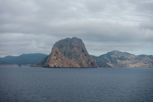 A sziget es vedra hátulról egy csónakot, Spanyolország - Fotó, kép