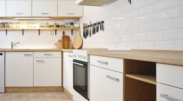 nova unidade de cozinha branca
 - Foto, Imagem