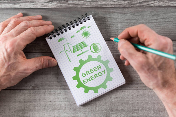 Концепция зеленой энергии, нарисованная на блокноте
 - Фото, изображение