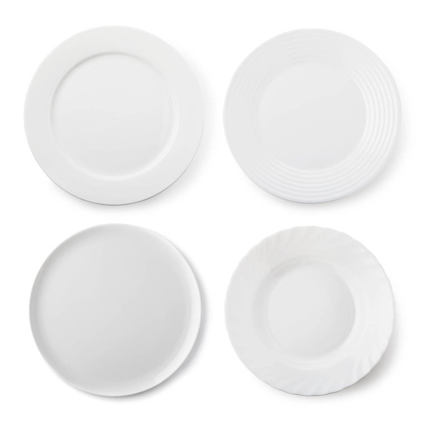 Set de placas cerámicas blancas vacías, vista superior de objetos aislados
 - Foto, Imagen