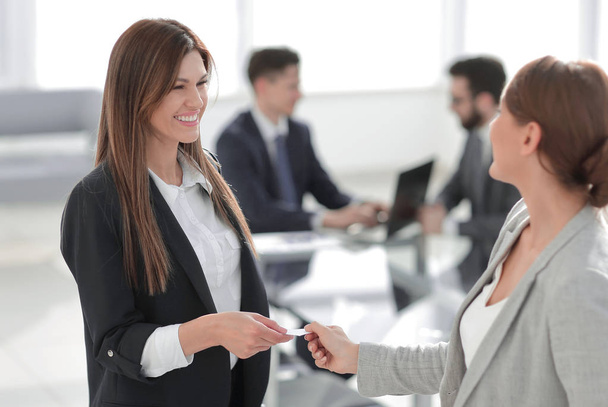 successful business woman gives her business card - Foto, imagen