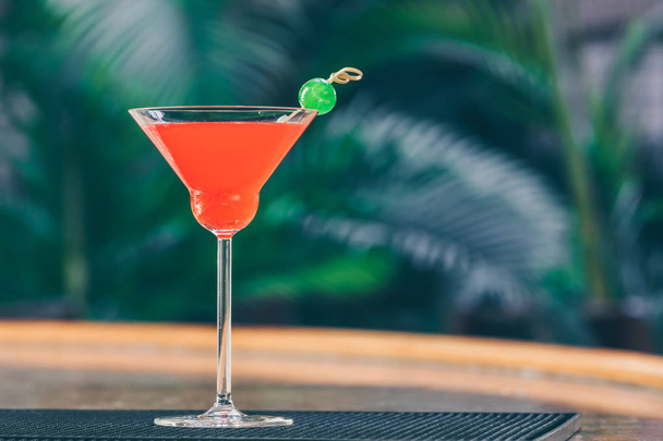 Margarita aux fraises au bar. Concept de vacances de luxe. Horizontal
 - Photo, image
