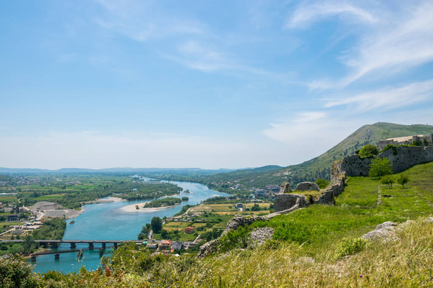 Vista panoramica dalle mura della fortezza medievale di Rozafa, Albania
 - Foto, immagini