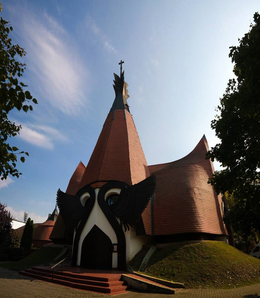 Вид на Евангелическо-лютеранскую церковь, Шиофок, Венгрия
 - Фото, изображение