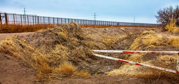 Συνοριακός φράχτης των ΗΠΑ στο Μεξικό στο Ελ Πάσο - Φωτογραφία, εικόνα