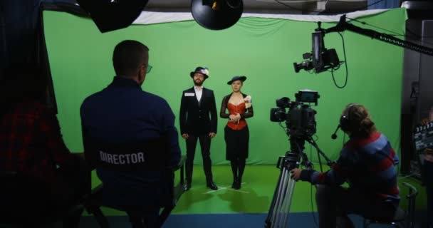 Schauspieler und Schauspielerin bei einer Szene - Filmmaterial, Video