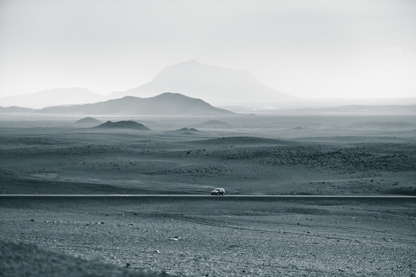 autostrady przez krajobraz gór Islandii - Zdjęcie, obraz