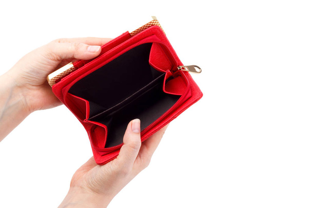 Naisten kädet tyhjä punainen lompakko eristetty valkoisella taustalla - Valokuva, kuva