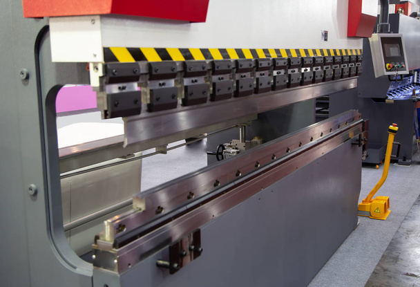 CNC sincronizar freno de prensa hidráulica, mecanizado industrial
 - Foto, imagen