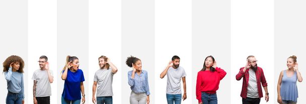 Collage aus verschiedenen Ethnien junge Menschen über weißen Streifen isolierten Hintergrund lächelnd mit der Hand über dem Ohr ein Gehör für Gerüchte oder Klatsch. Konzept für Gehörlosigkeit. - Foto, Bild