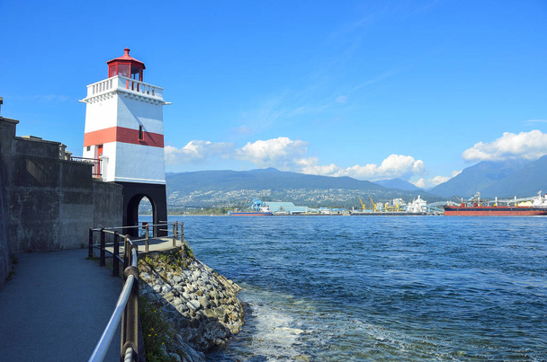 Faro de Brockton Point en Stanley Park, Vancouver, BC, Canadá
 - Foto, imagen