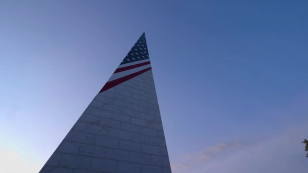 Kamera tava üzerinde büyük bir üçgen Amerikan Vietnam Anıtı - Video, Çekim