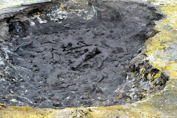 Gejzery, Fumarole gorące źródła Caldera wulkan propagacji palenia w Furnas, Sao Miguel, Azory, Portugalia  - Zdjęcie, obraz