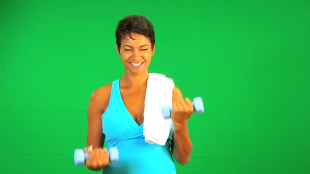 Pantalla verde entrenamiento con pesas Afroamericana Femenina
 - Metraje, vídeo