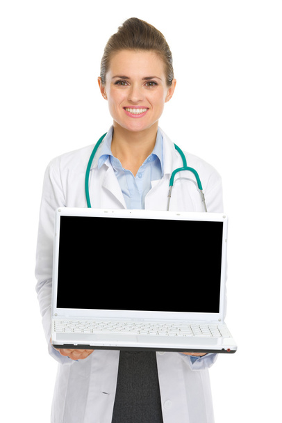 Smiling medical doctor woman showing laptop - Fotoğraf, Görsel