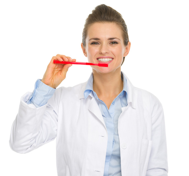 Smiling dental doctor woman showing how to clean teeth - Fotó, kép