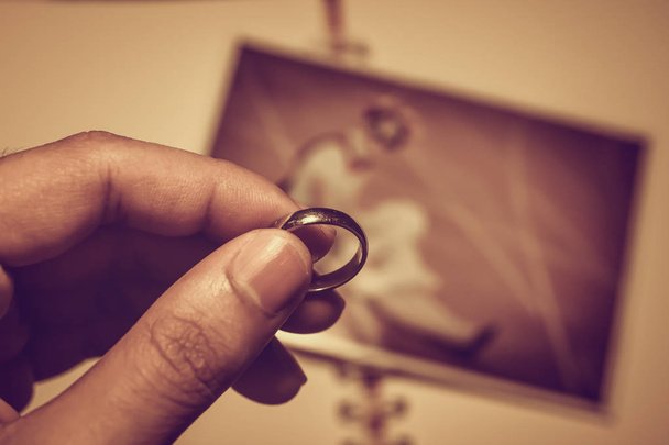 anillo de boda y historia de amor
 - Foto, Imagen