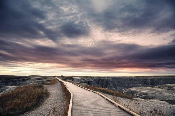 Tramonto panoramico al Badlands National Park, foto a colori, Dakota del Sud, Stati Uniti d'America
. - Foto, immagini