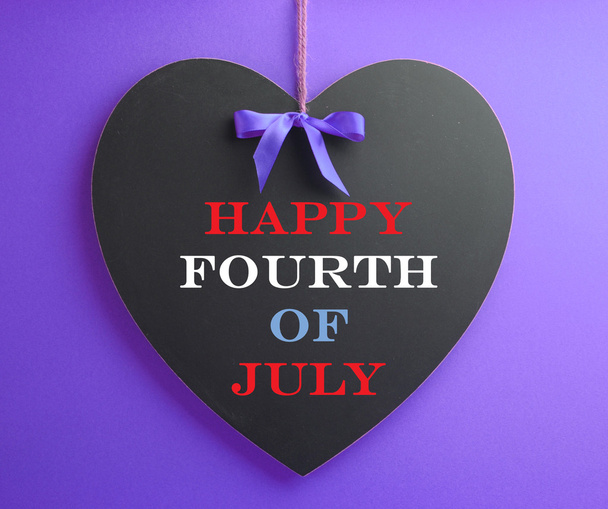 vierde van juli, usa Amerika vakantie, feest met gelukkig vierde van juli bericht op hart vorm schoolbord - Foto, afbeelding