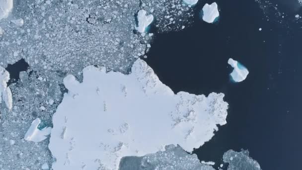 Etelämantereen jäävuori antenni ylhäältä alas lennon näkymä
 - Materiaali, video