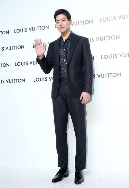 **TAIWAN OUT**South Korean actor Lee Sang-yoon poses at LV's iconic Time Capsule Exhibition in Taipei, Taiwan, 14 December 2018 - Foto, afbeelding