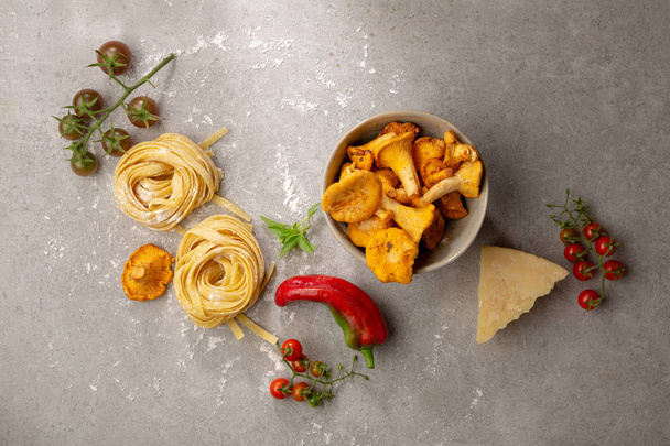 Italian pasta with mushrooms above - Foto, Imagem