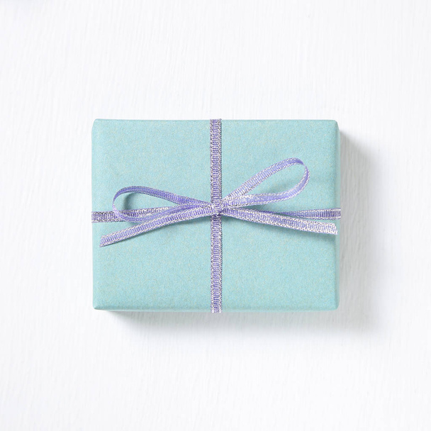 Green gift box isolated on white background - Valokuva, kuva