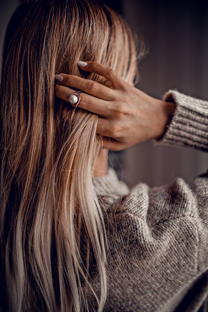 Hand with ring on hair - 写真・画像