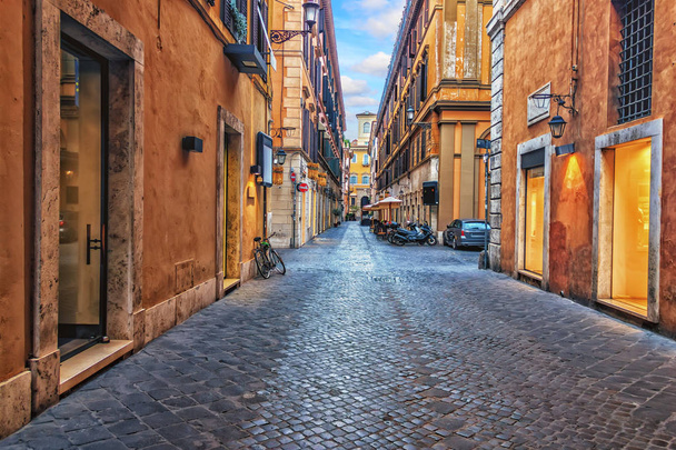 Şehir merkezinde, İtalya, hiçbir kişi Roma Caddesi dar - Fotoğraf, Görsel