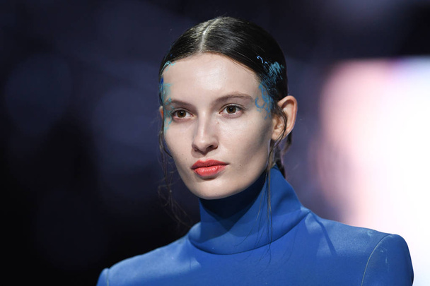 A model displays new makeup at the China girl - YUEXLIN fashion show during the 2018 Beijing Fashion Week in Beijing, China, 18 September 2018. - Fotó, kép