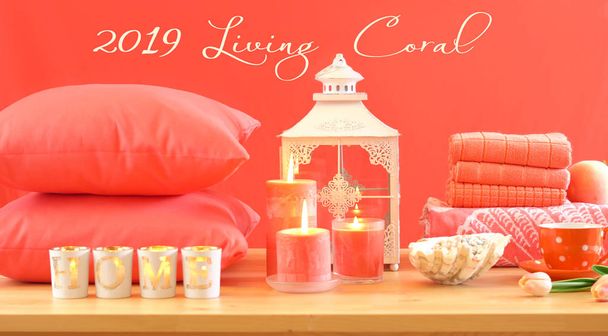Cadre de table Living Coral 2019 Couleur de l'année homewares
. - Photo, image