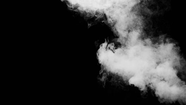 Witte rook op zwarte achtergrond - Foto, afbeelding