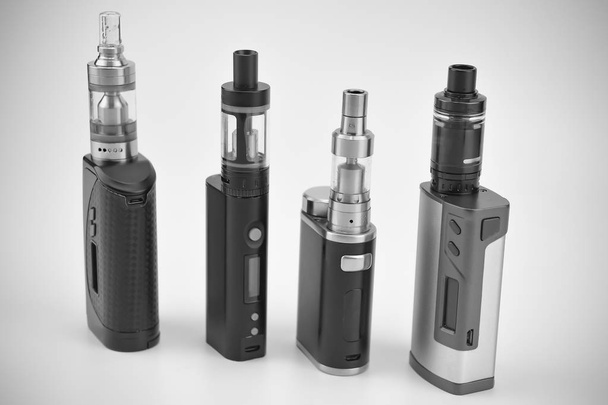 E - cigarette for vaping , technical devices.The liquid in the bottle - Foto, immagini
