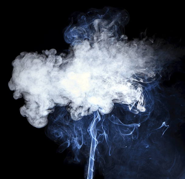 Fumée isolée sur fond noir
 - Photo, image