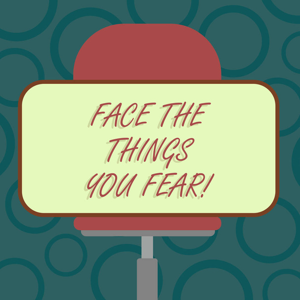 Kirjoitan lapun, joka näyttää Face the Things You Fear. Business valokuva esittelee Ole rohkeutta kohdata pelottavia tilanteita tyhjä suorakulmainen muoto tarra istuu vaakasuoraan kääntyvä tuoli
. - Valokuva, kuva