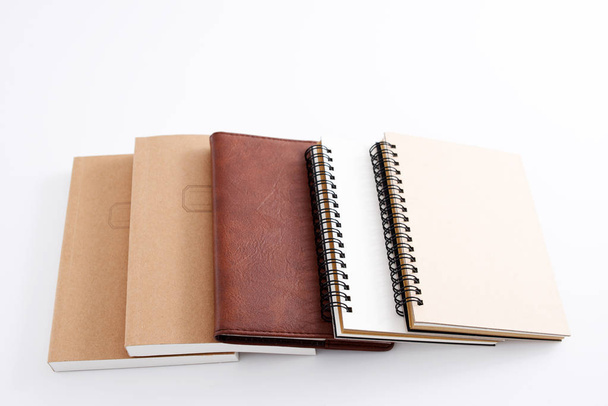 Cuadernos aislados sobre fondo blanco
 - Foto, Imagen