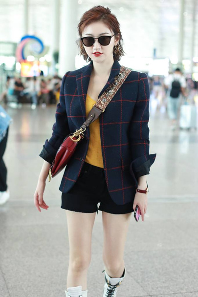 Chinese actress Jing Tian arrives at the Beijing Capital International Airport before departure in Beijing, China, 6 August 2018. - 写真・画像